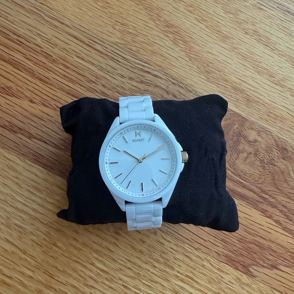 MVMT Classic White and Gold Timepiece